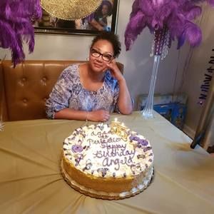 Meet your Posher, Angela